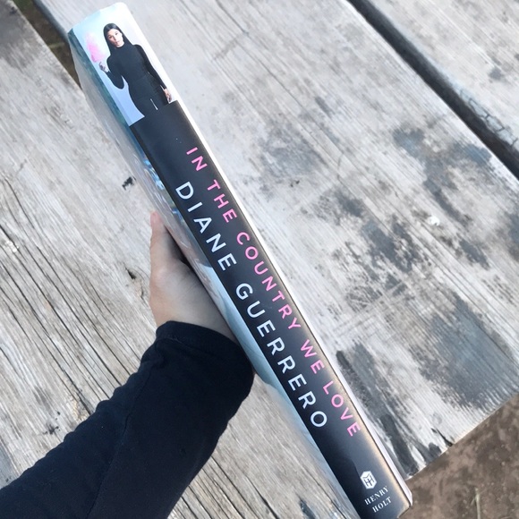 IN THE COUNTRY WE LOVE Diane Guerrero - Picture 4 of 4